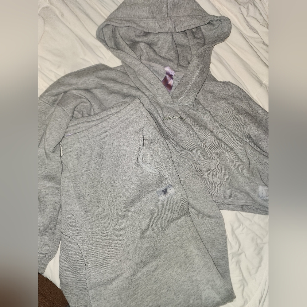 Savage X Fenty cropped hoodie and sweats